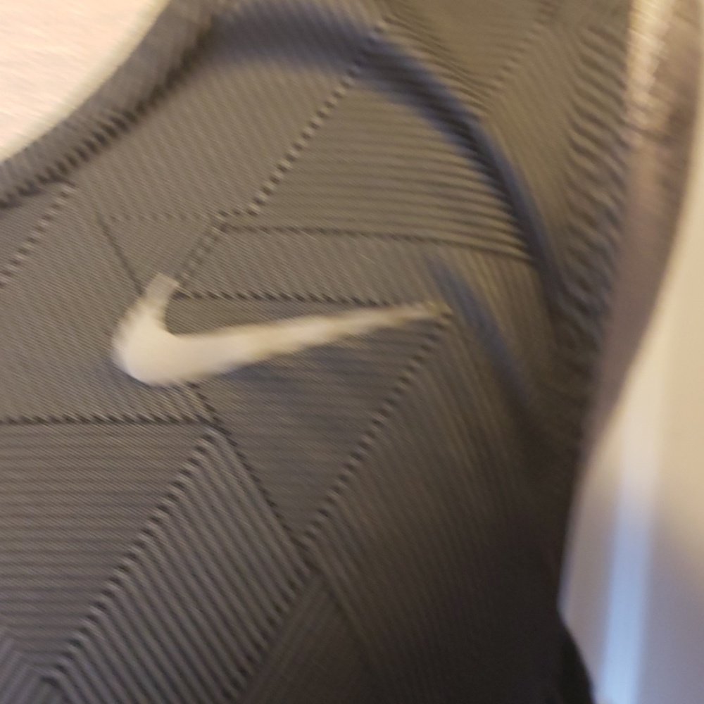 Nike - Picture 4 of 4